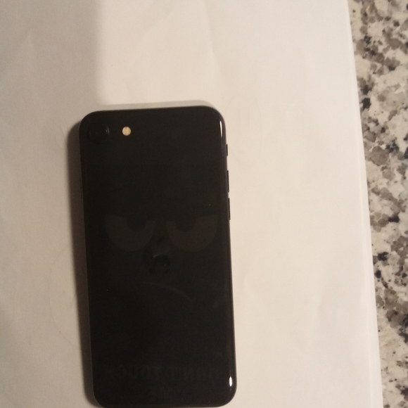 iPhone SE - Picture 2 of 3